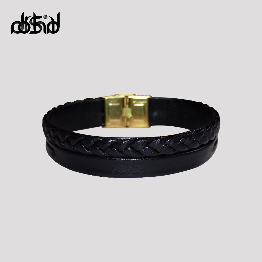 فروشگاه دُرشید یک سوپرایز برای شما دارد! دستبند مدل دار چرم دُرشید، یکی از زیباترین زیورآلات اسپرتی است که تا بحال دیده اید.  این دستبند های خاص، دارای یک ردیف بافته شده بسیار ظریف می باشند