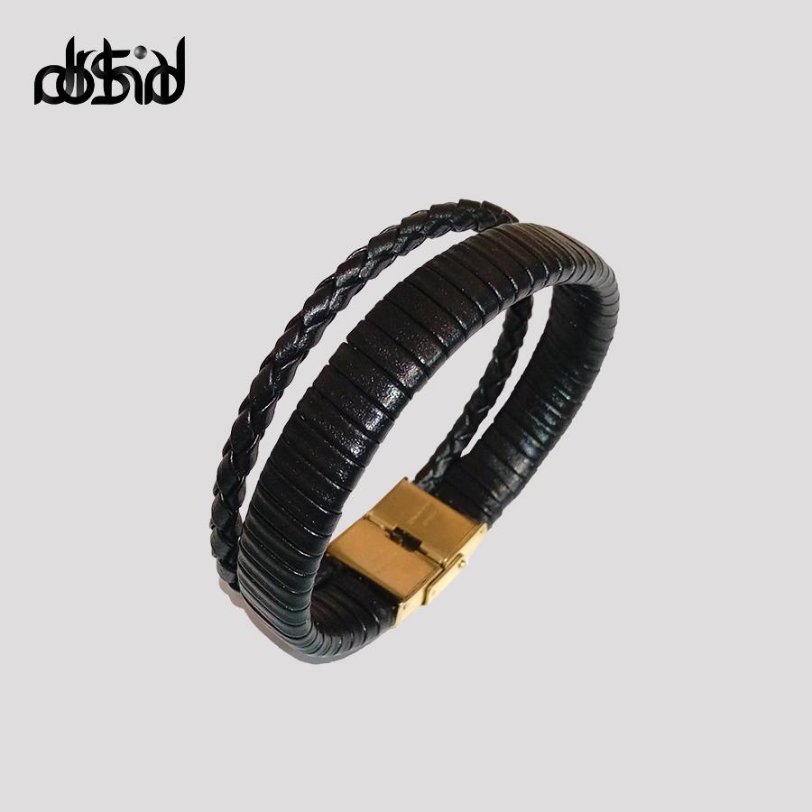 قفل ساعتی برای دستبند های چرم مناسب است و به راحتی باز و بسته می شود.  همچنین ظاهری زیبا و شیک به محصول می دهد.  دستبند قفل ساعتی معمولا با همه ی سلیقه ها جور است و با مدل های مختلف لباس و رنگ ست می شود. 