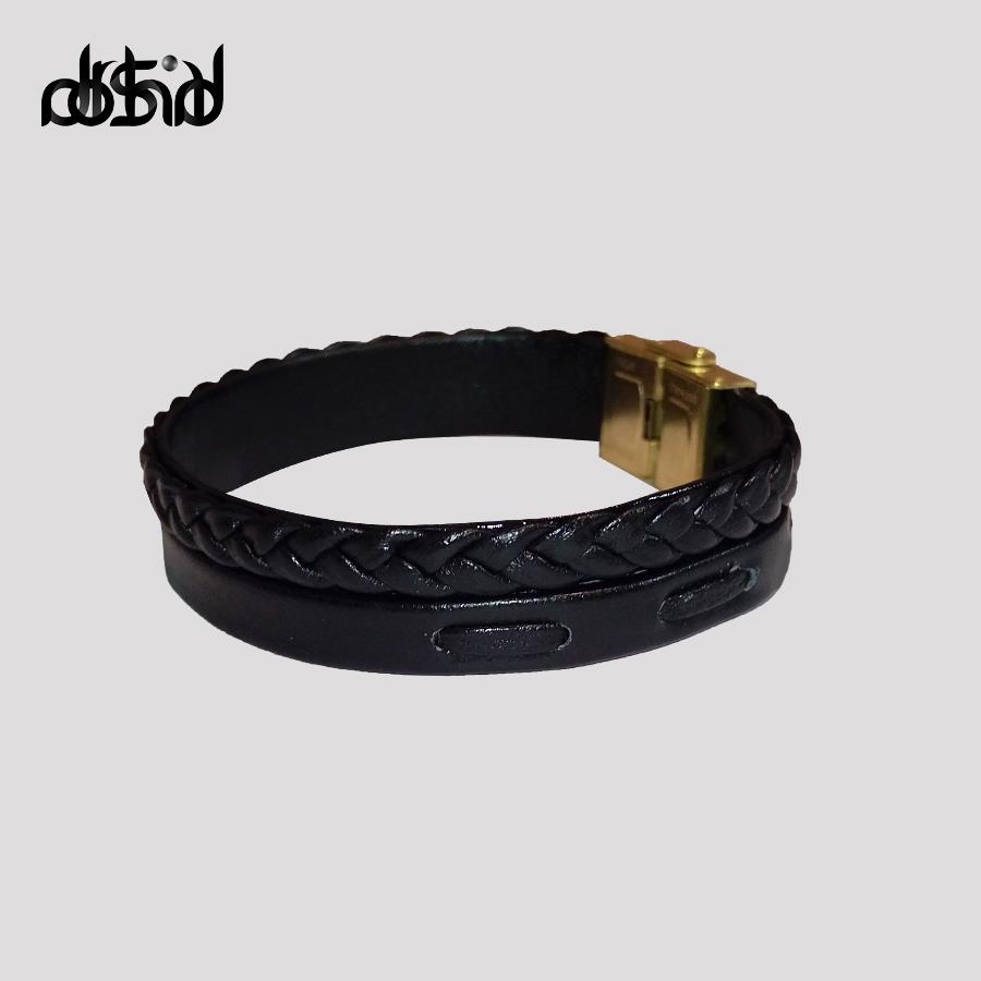 فروشگاه دُرشید یک سوپرایز برای شما دارد! دستبند مدل دار چرم دُرشید، یکی از زیباترین زیورآلات اسپرتی است که تا بحال دیده اید.  این دستبند های خاص، دارای یک ردیف بافته شده بسیار ظریف می باشند